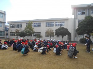 1112 遠足出発 (1)